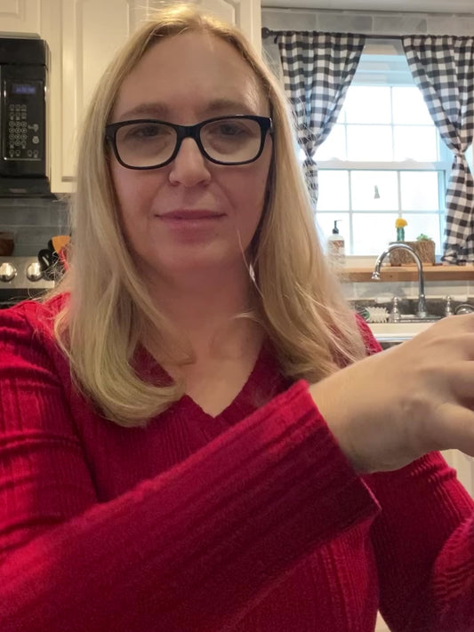 Citrus & Herbs Sniff Video: A description of what you smell when you smell this candle.